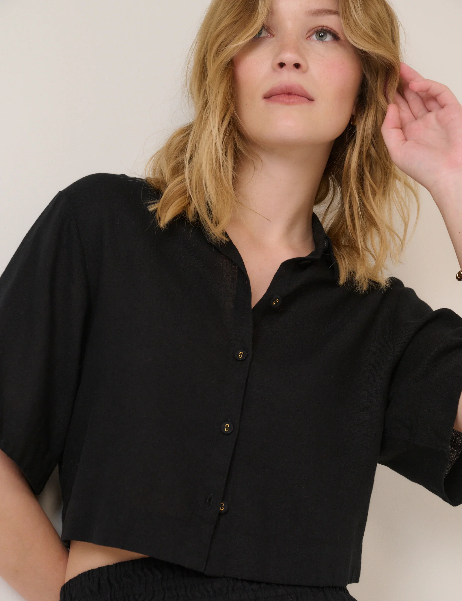 Black Linen-Blend Cropped Shirt - Image 3