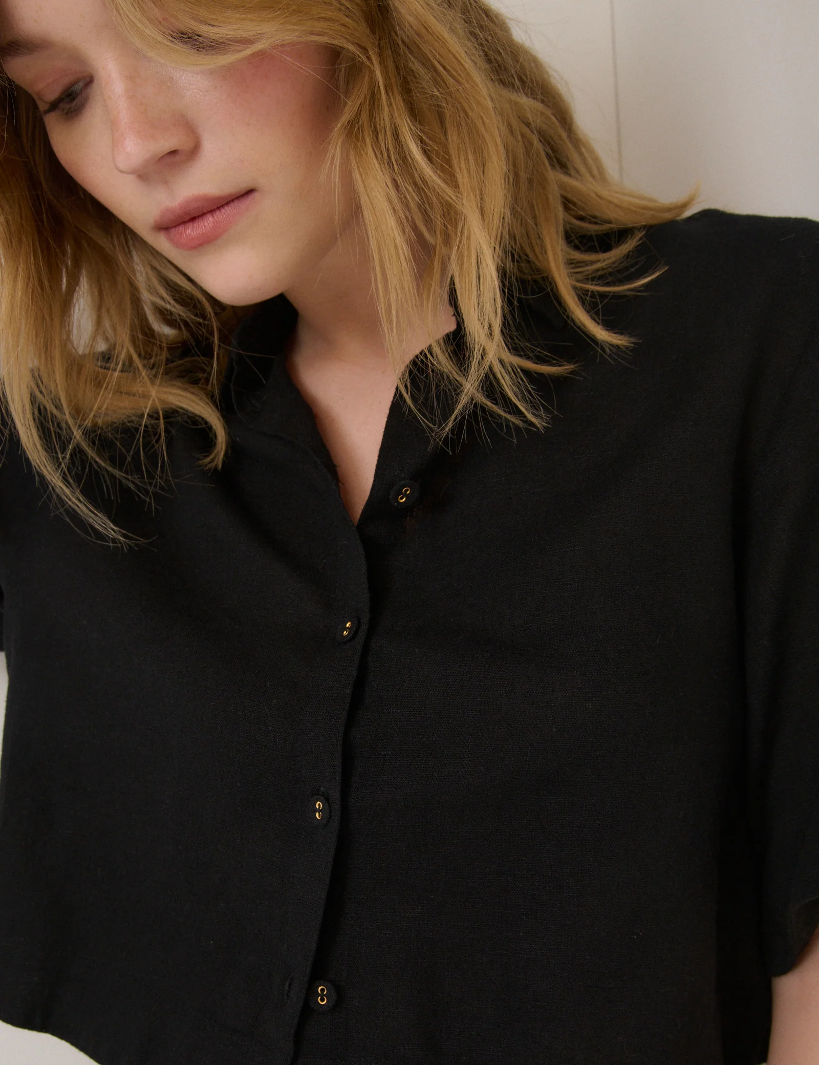 Black Linen-Blend Cropped Shirt - Image 5