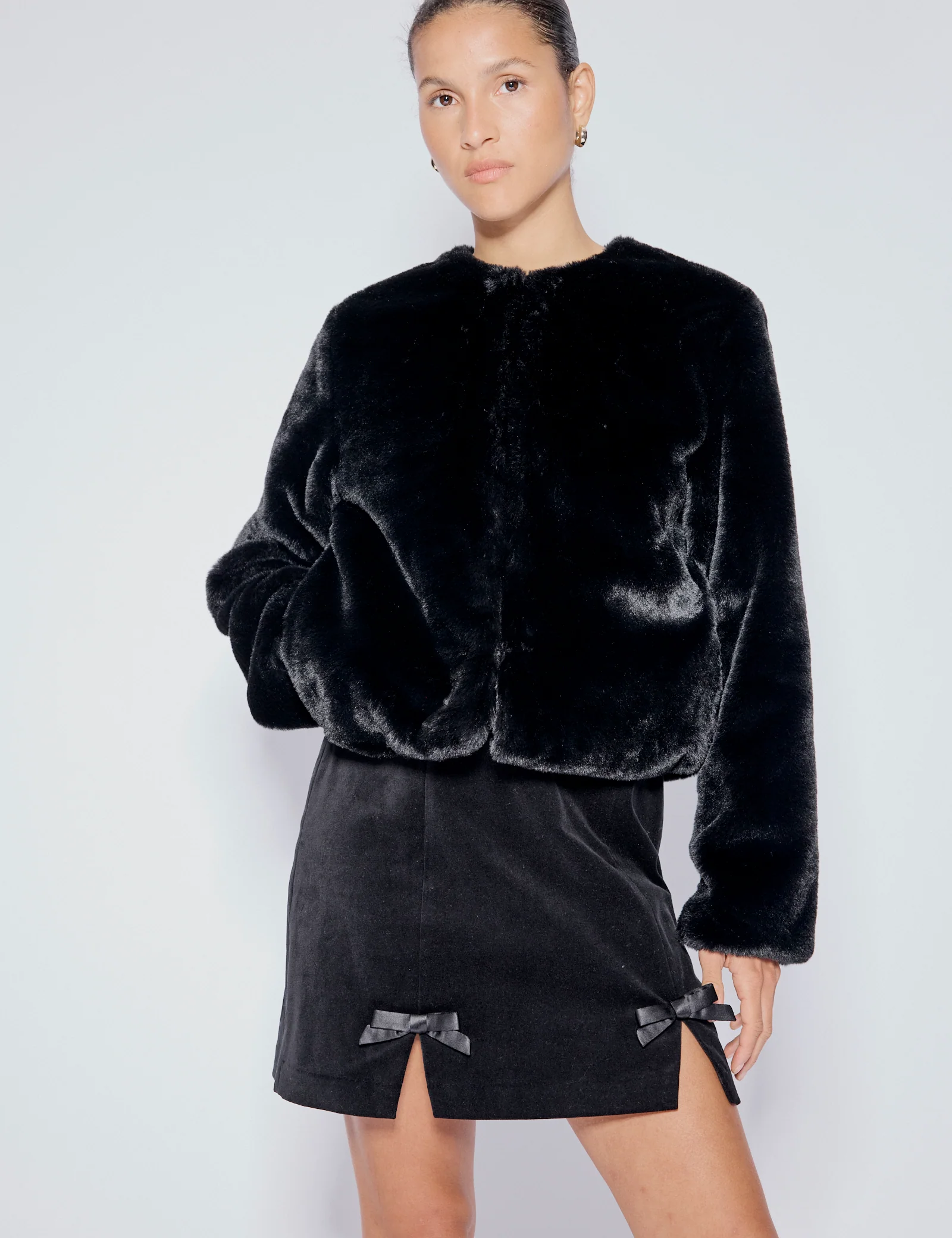 Black Faux Fur Cropped Jacket - Image 2