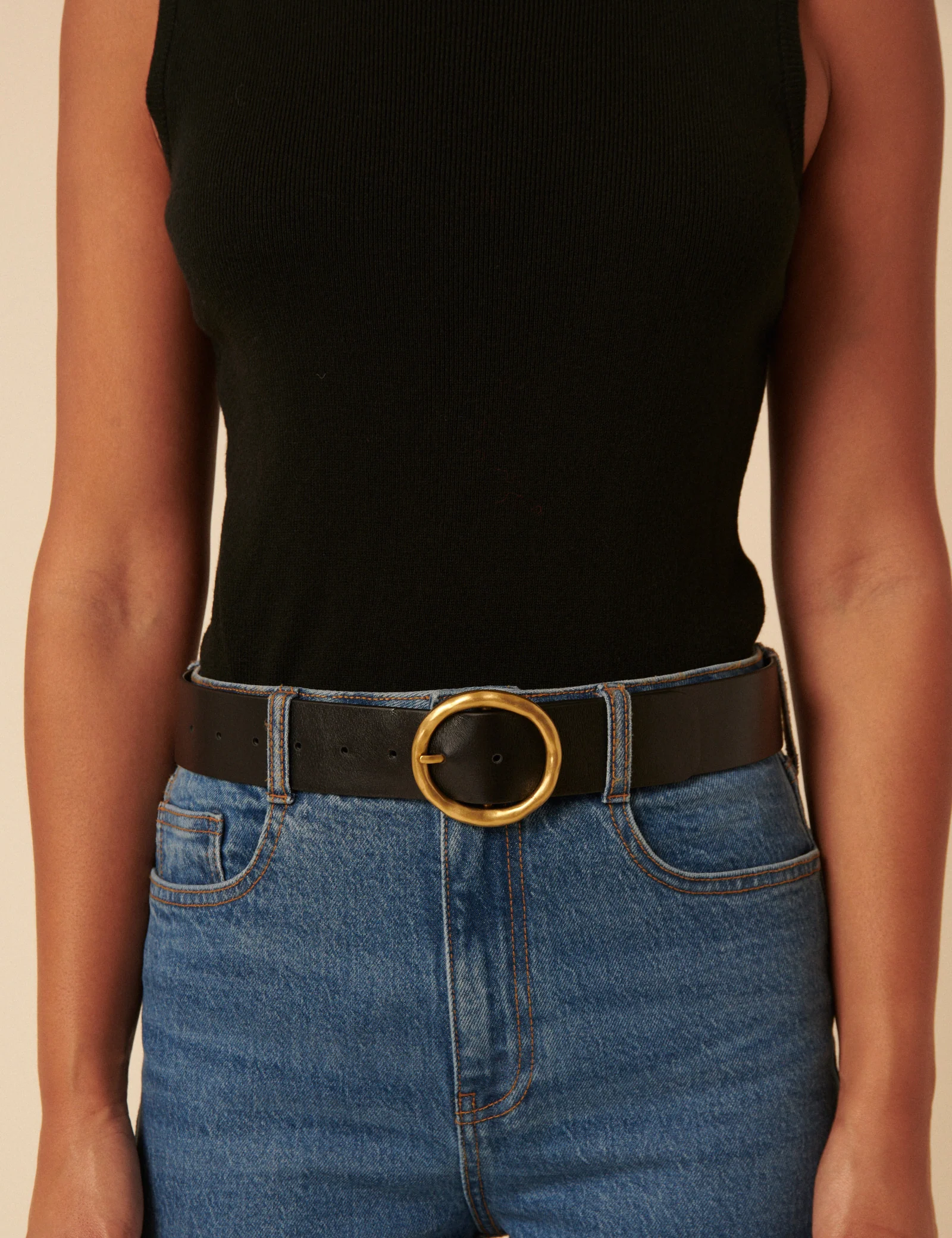 Black Gold Circular Buckle Leather Belt - Image 3