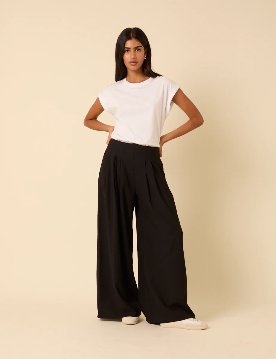 Black Pleated Wide Leg Trousers - Image 4