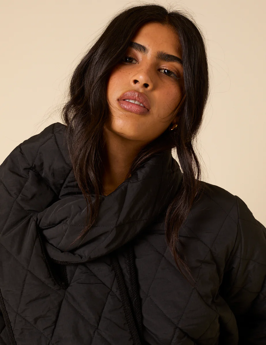 Black Quilted Detachable Scarf Coat - Image 4