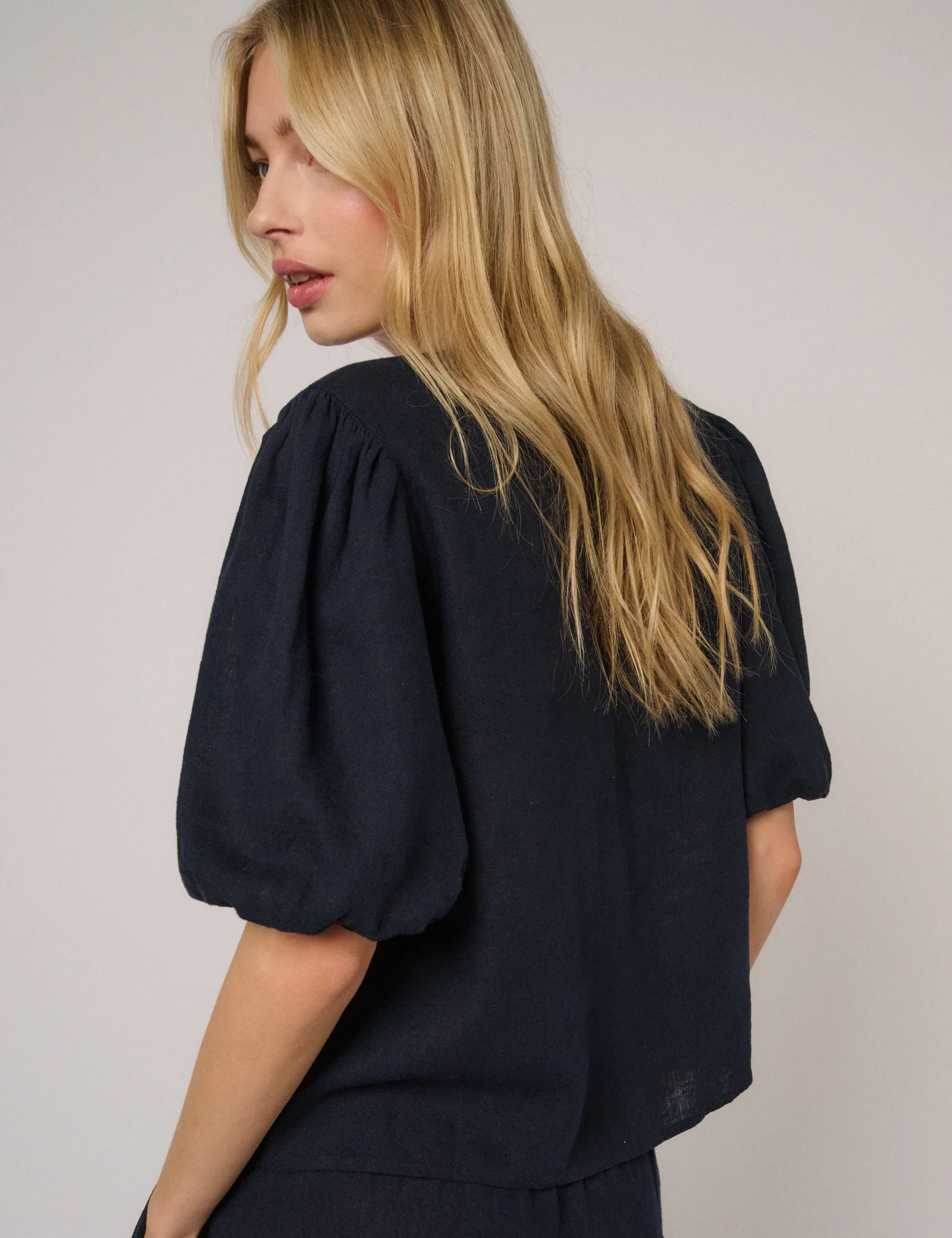 Navy Linen-Blend Puff Sleeve Top - Image 5