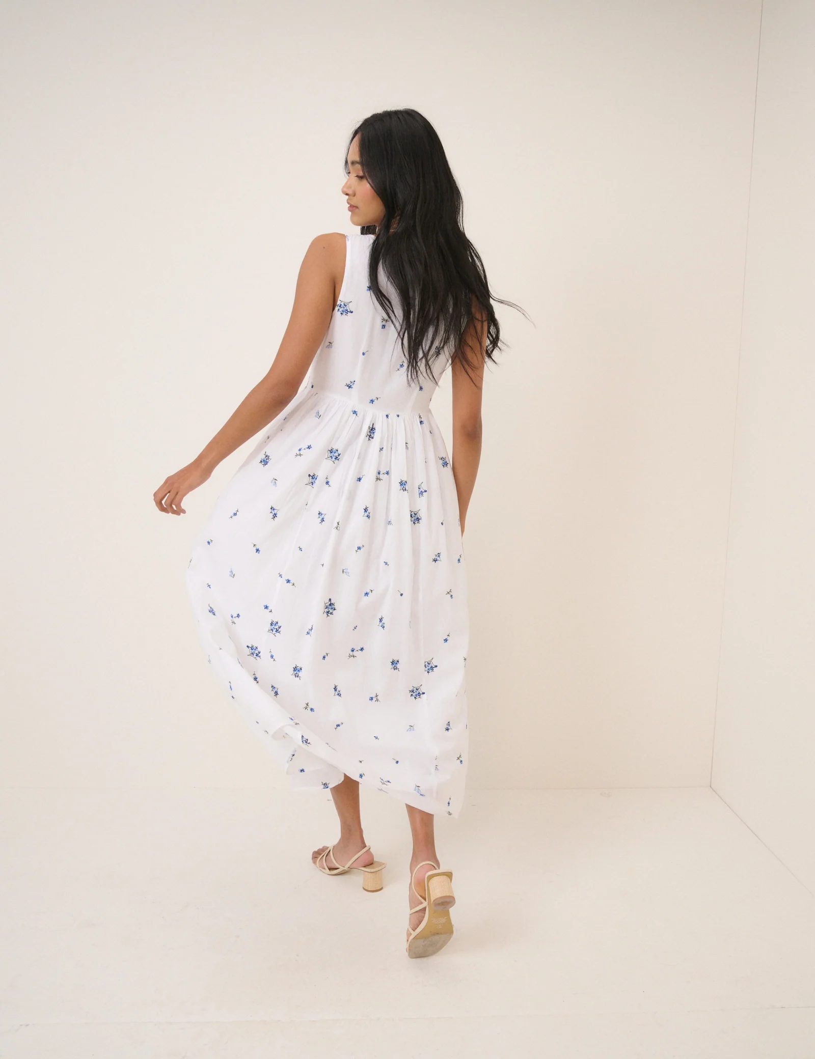 White Floral Drop Waist Cora Midi Dress - Image 5