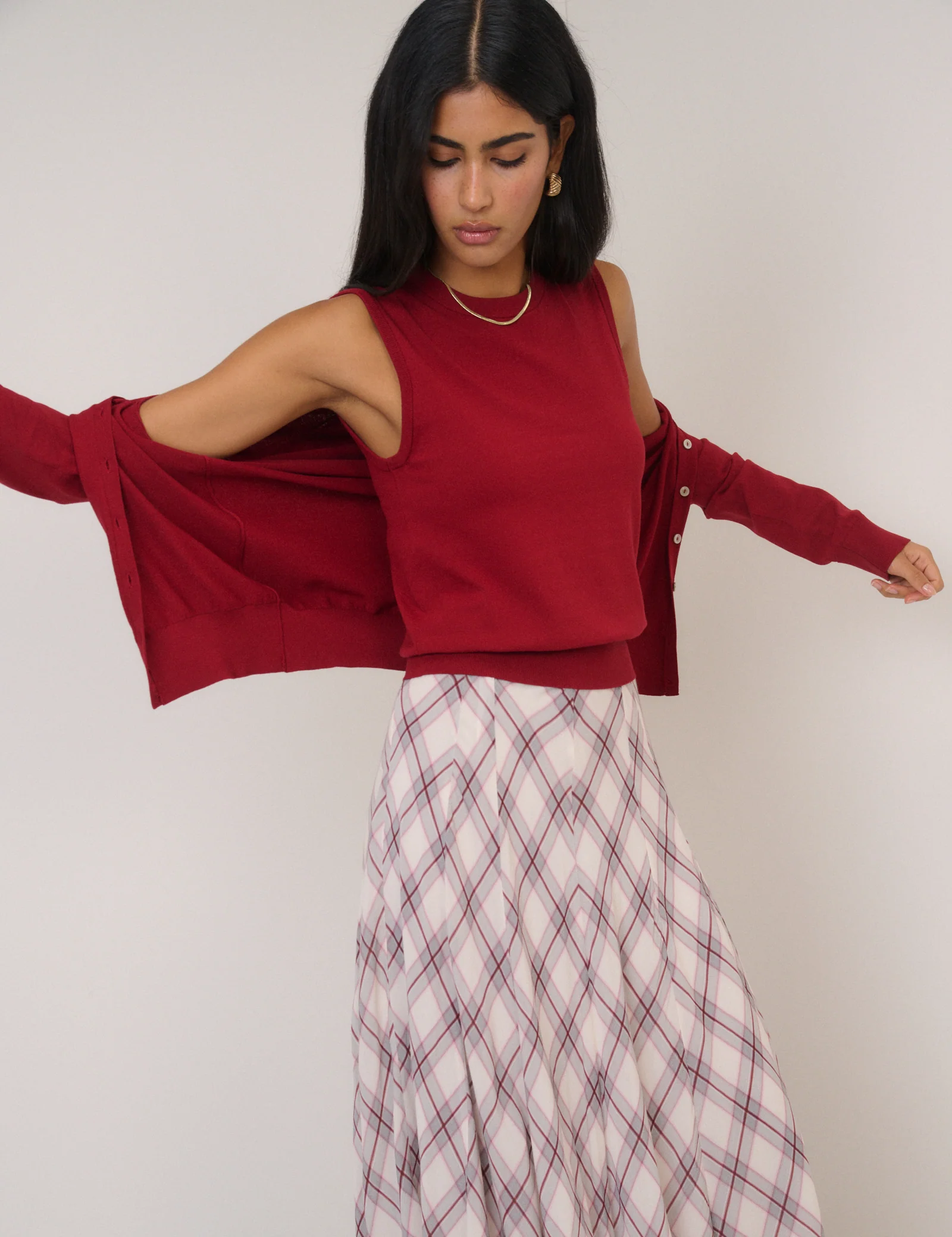 Red Crew Neck Knitted Vest - Image 4