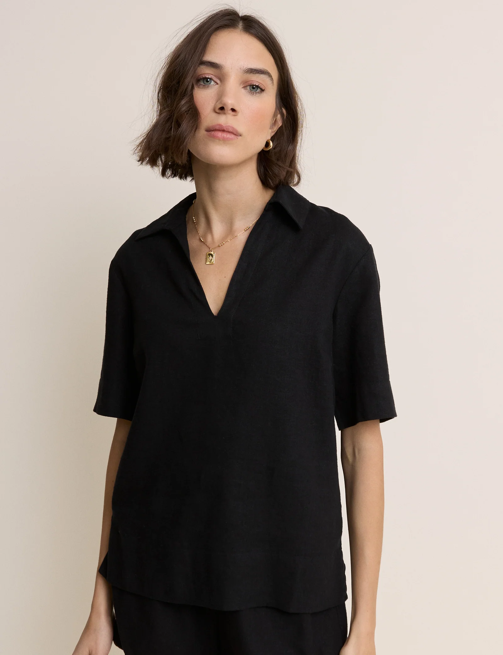 Black Collared Linen-Blend T-Shirt - Image 5