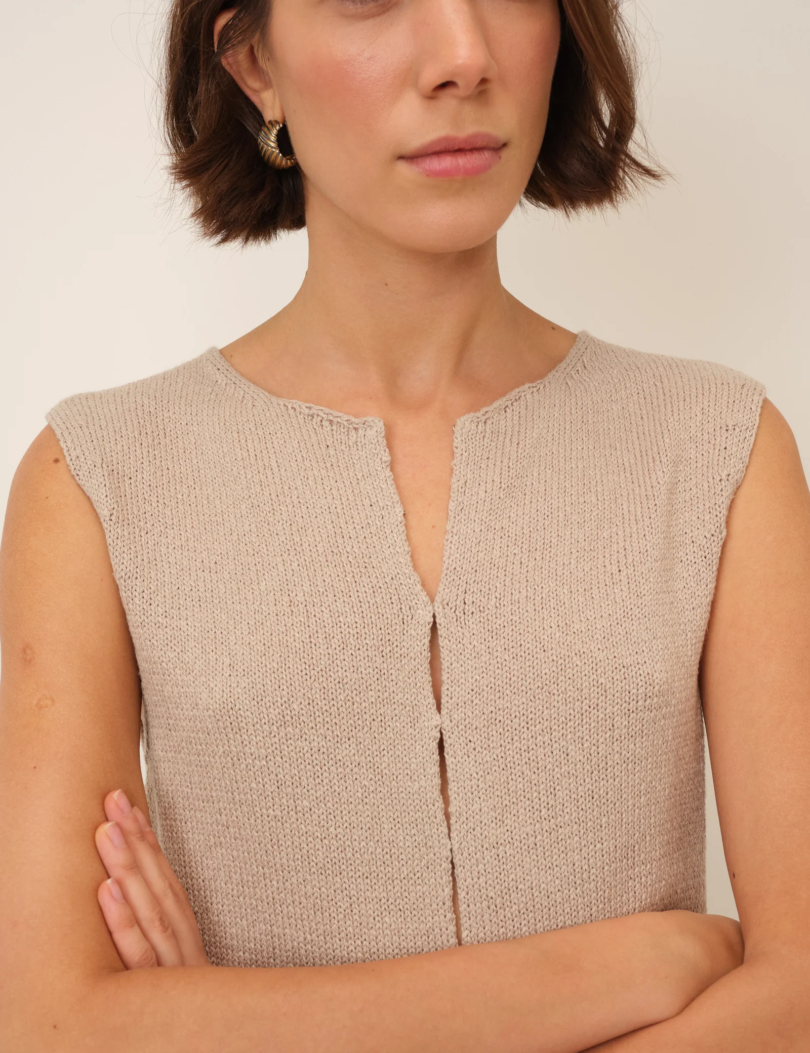 Sand Linen-Blend Sleeveless Knitted Top - Image 3