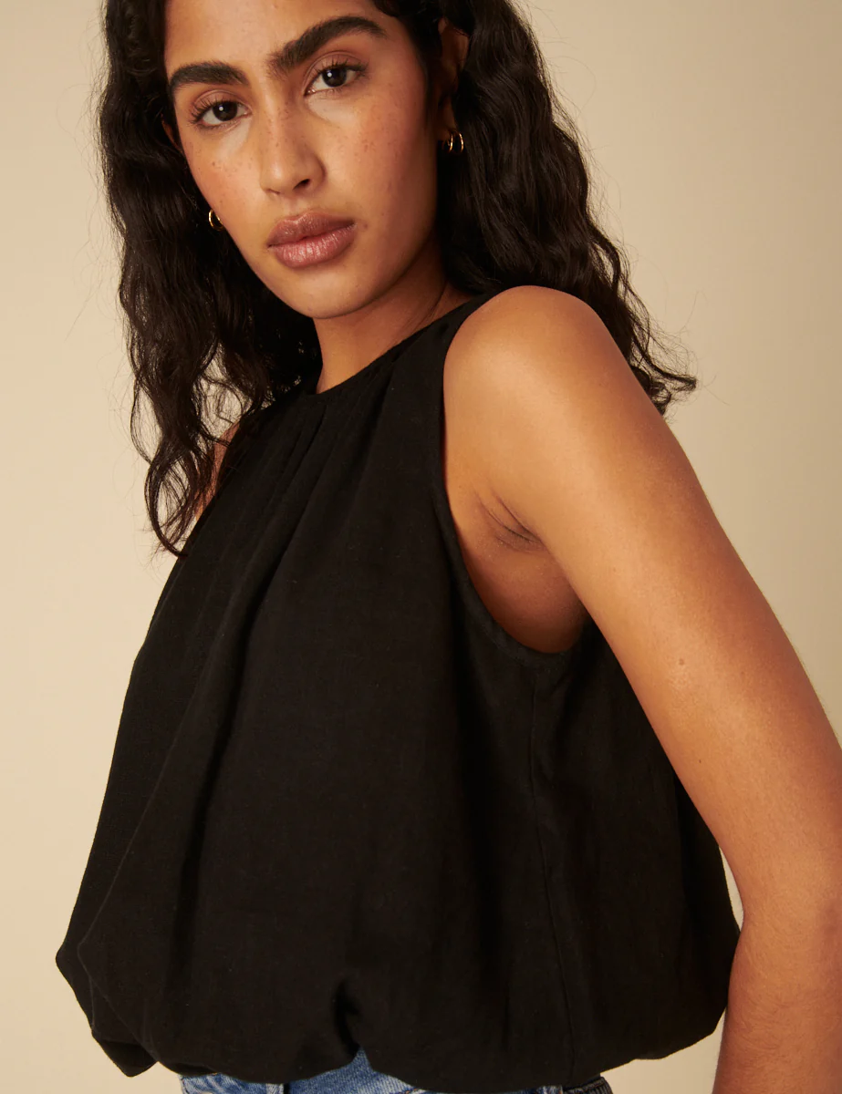 Black Linen-Blend Sleeveless Bubble Hem Pleated Top - Image 3