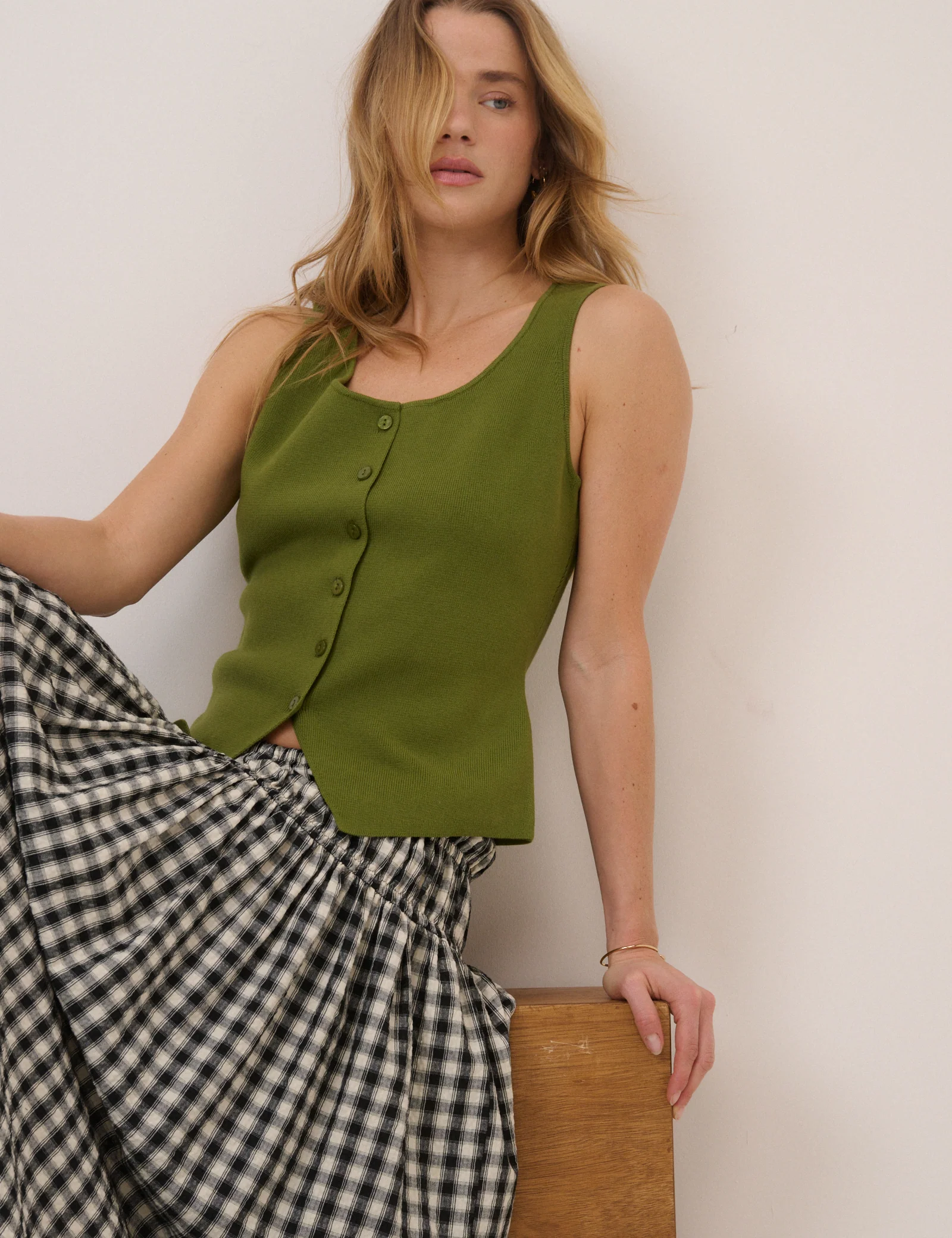 Green Scoop Neck Button Front Sleeveless Top - Image 4