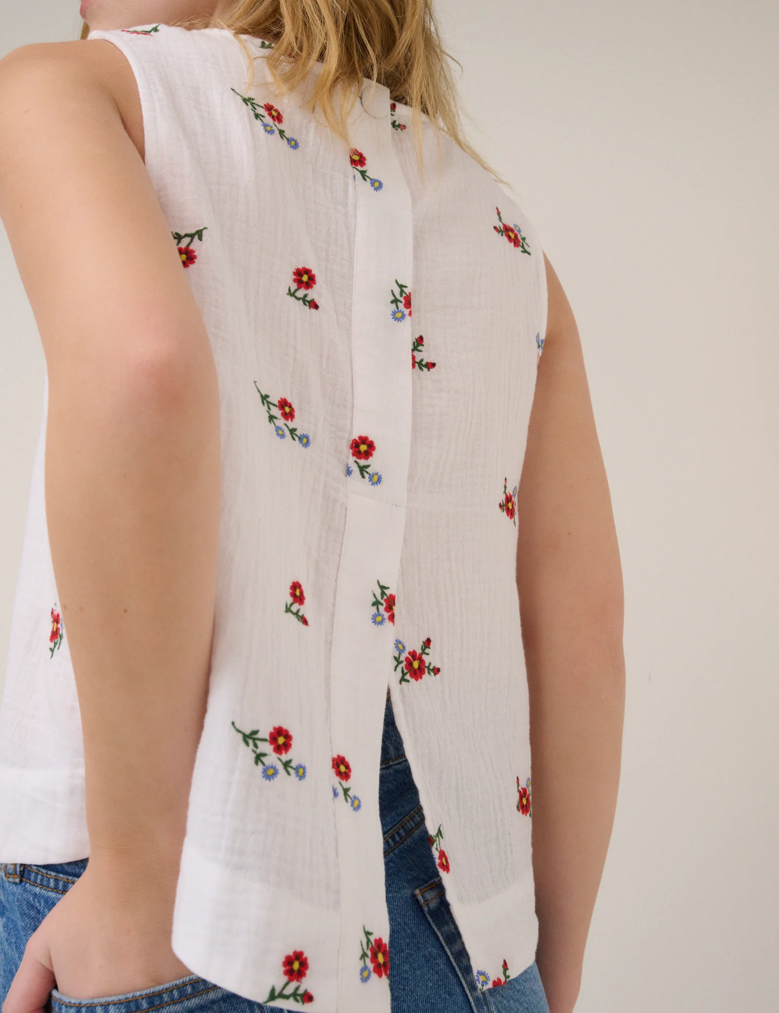 White Floral Embroidered Sleeveless Swing Top - Image 3