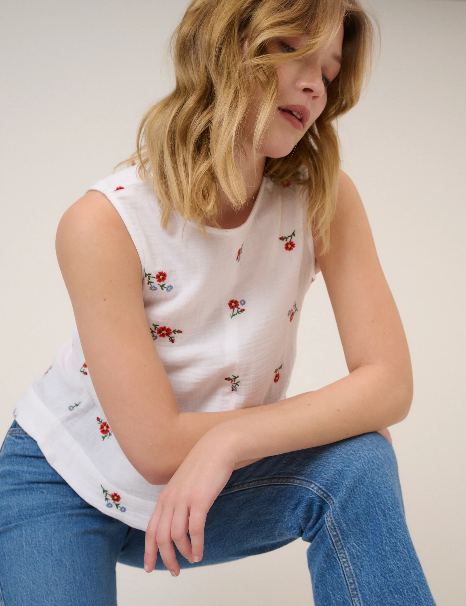 White Floral Embroidered Sleeveless Swing Top - Image 5