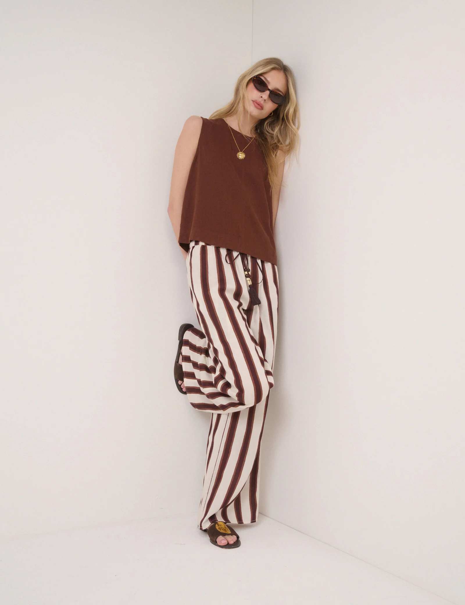 Brown Linen-Blend Sleeveless Swing Top - Image 3