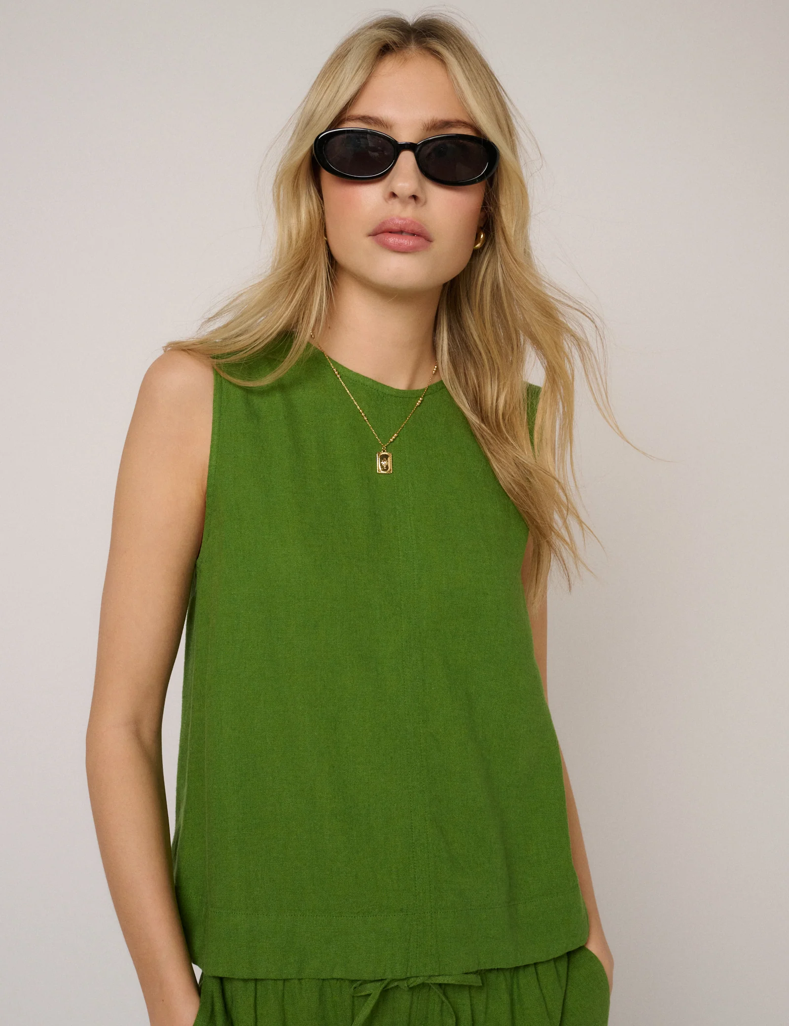 Green Linen-Blend Sleeveless Swing Top - Image 2