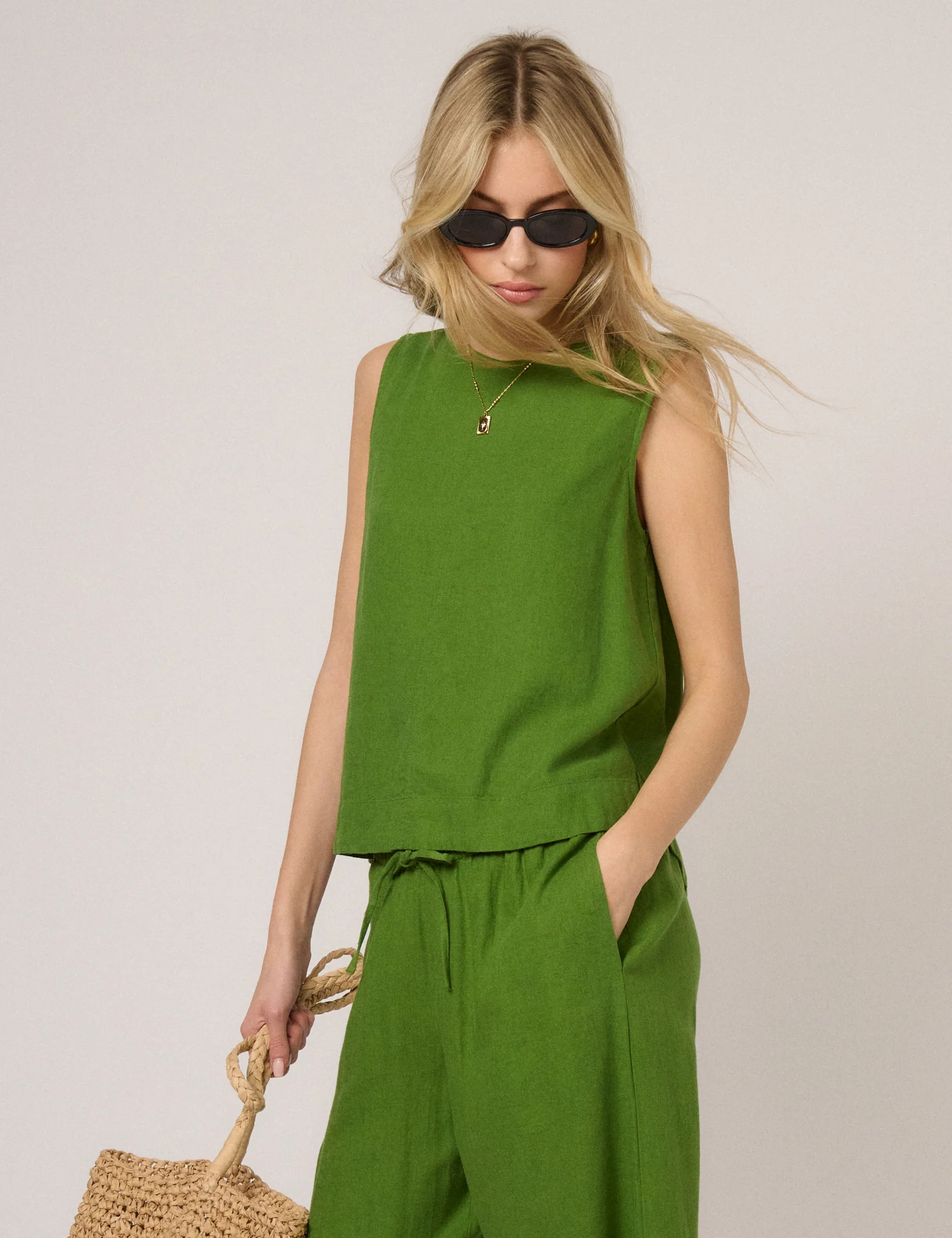 Green Linen-Blend Sleeveless Swing Top - Image 4