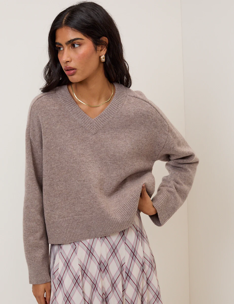 Beige V-Neck Wool Jumper - Image 2