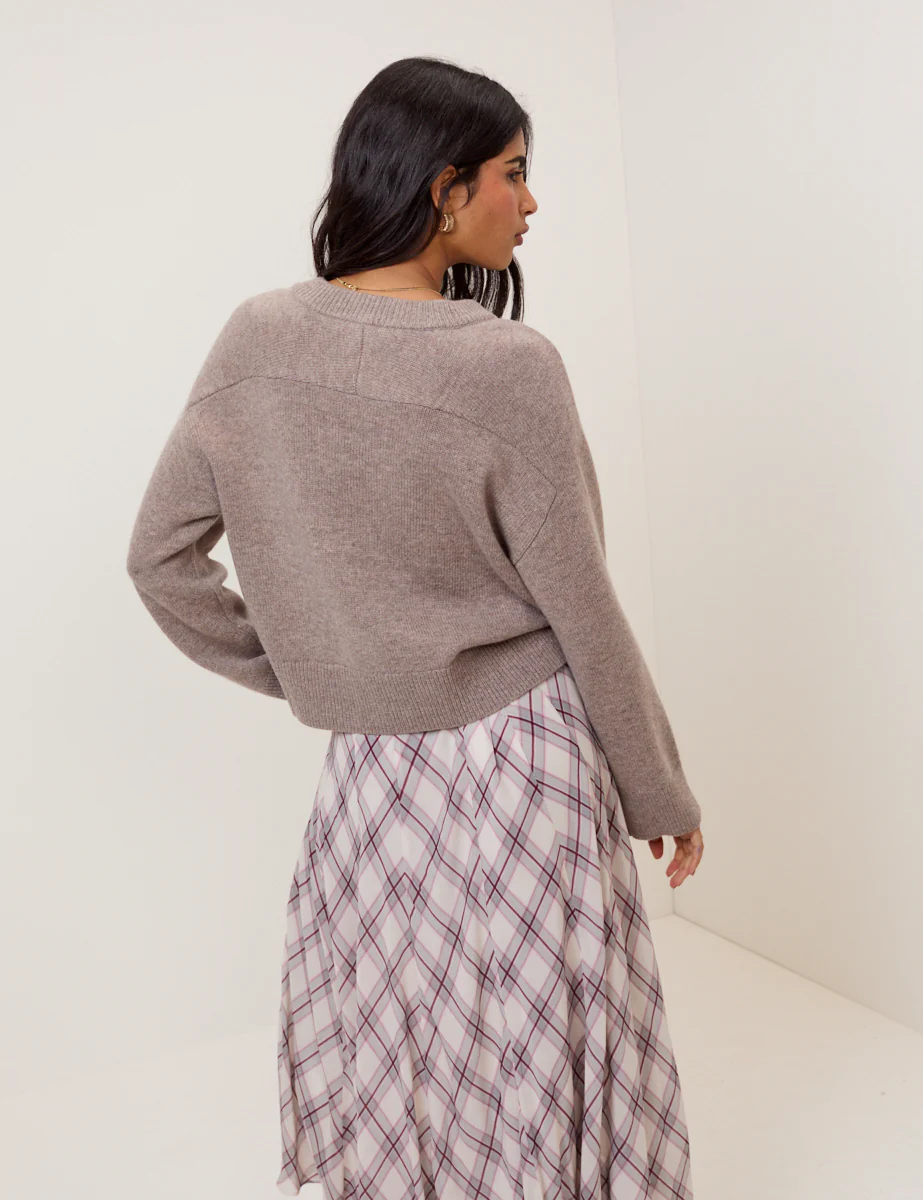 Beige V-Neck Wool Jumper - Image 5